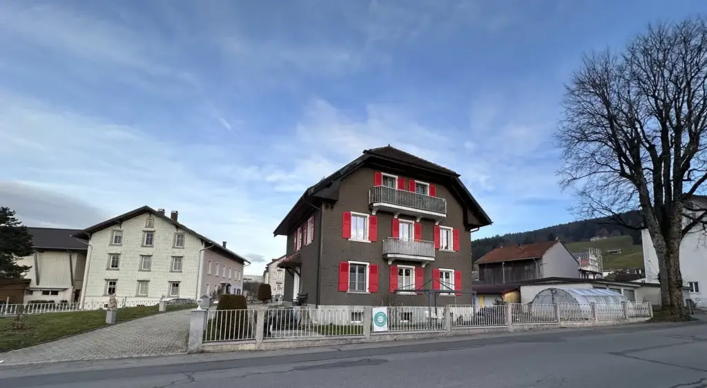 Immeuble de 3 appartements situé au centre du village