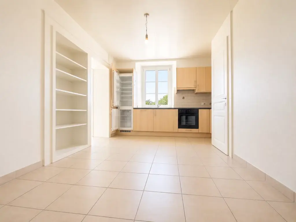 Immeuble de 3 appartements spacieux avec dégagement