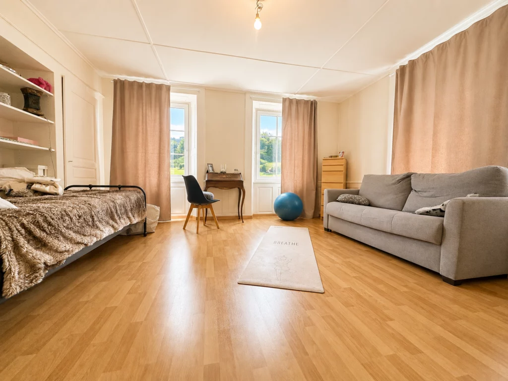 Immeuble de 3 appartements spacieux avec dégagement