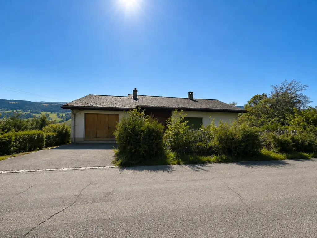 Villa individuelle située sur les hauteurs avec vue dégagée