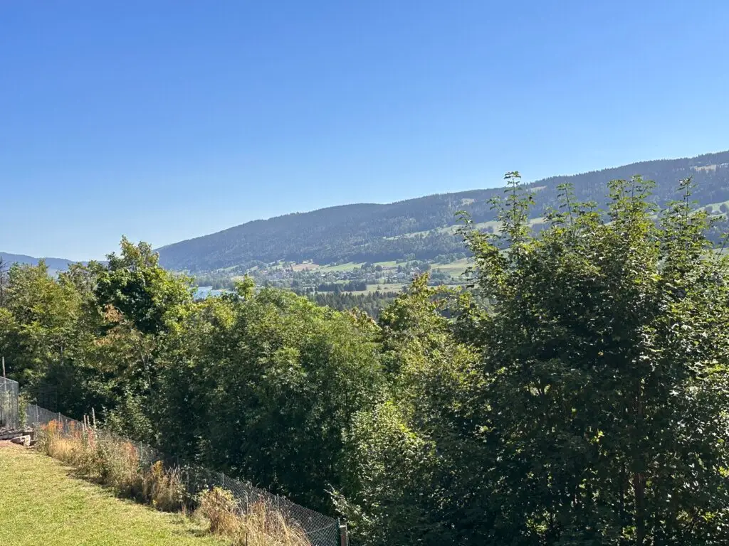 Villa individuelle située sur les hauteurs avec vue dégagée