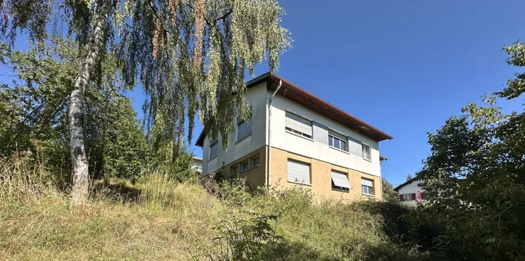 Villa individuelle située sur les hauteurs avec vue dégagée